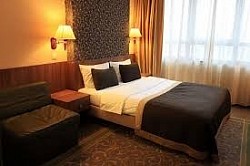 Barkus hotel bedroom